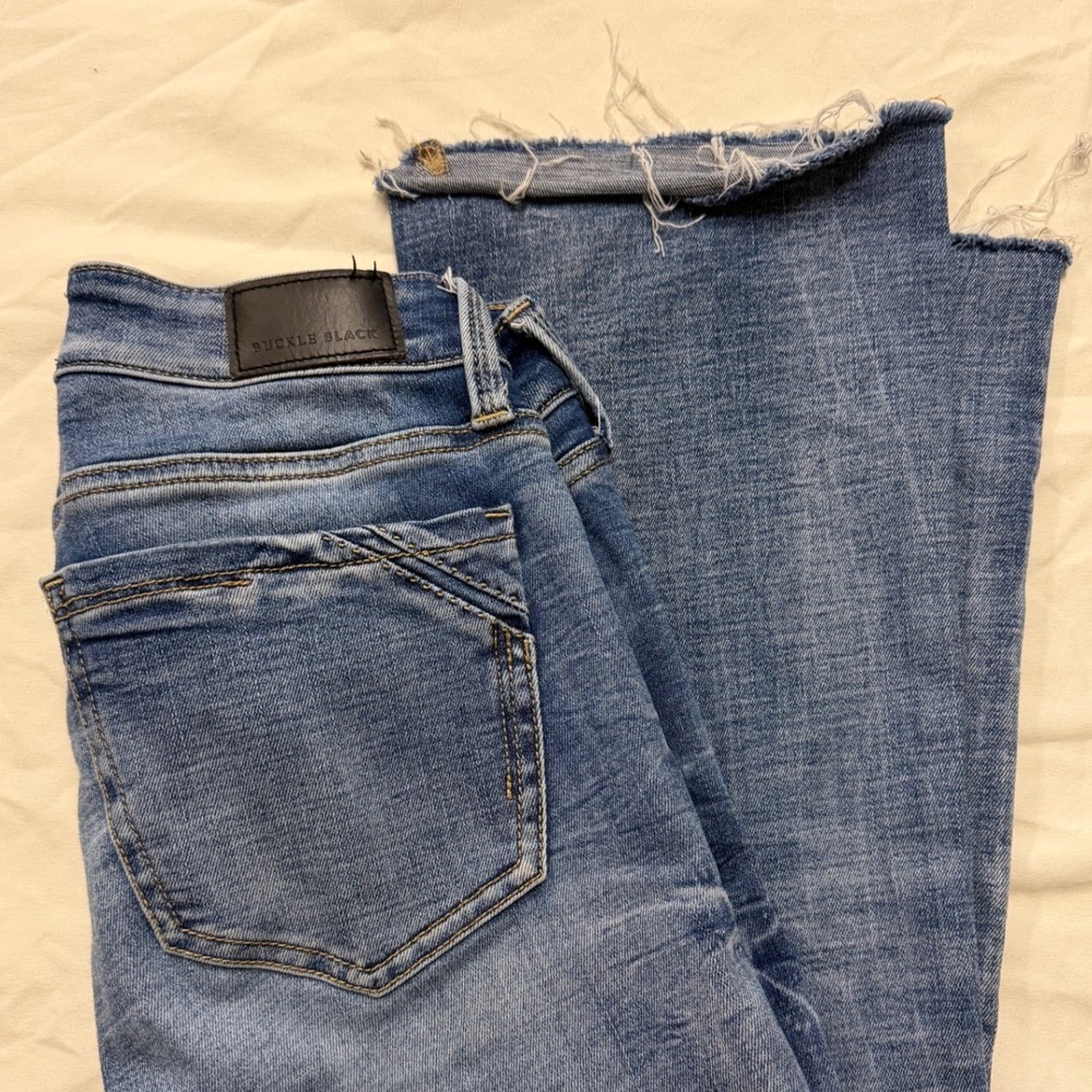 Buckle Black Fit No. 53‎ Tailored Bootcut Blue Distressed Jeans Womens 25x30 - Picture 8 of 9